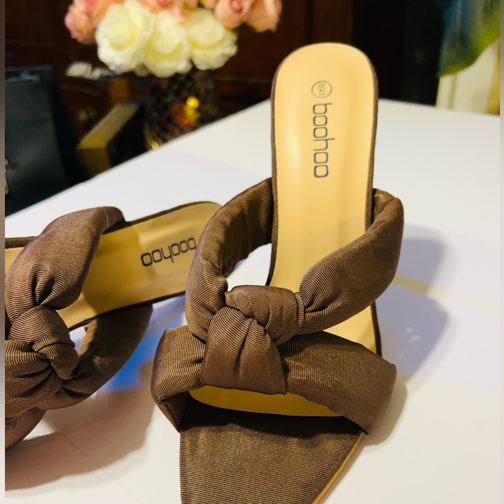 Boohoo Dark Brown/Chocolate Knotted Heels/Mules NWOT Size 8 - Picture 6 of 10